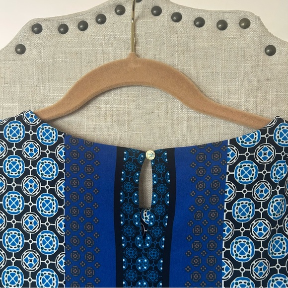 Navy Blue Geometric Sleeveless Blouse - Picture 11 of 15